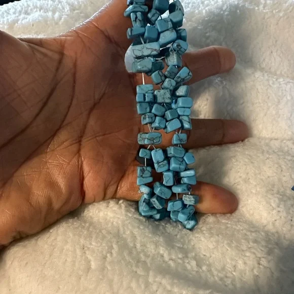 Avon vintage Turquoise Stone Stretch Bracelet - Picture 5 of 16